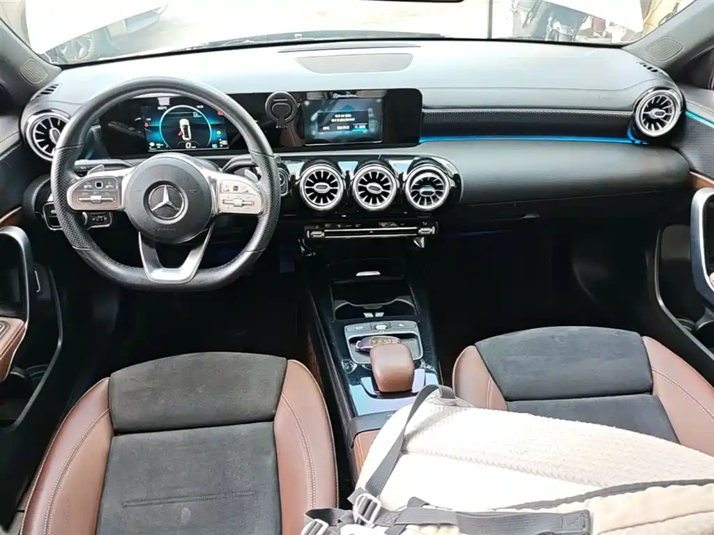 Mercedes-Benz A-Class 2019 — фото 10