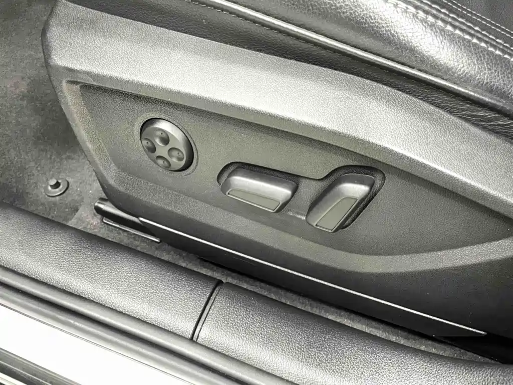 Audi Q2L 2022 — фото 12