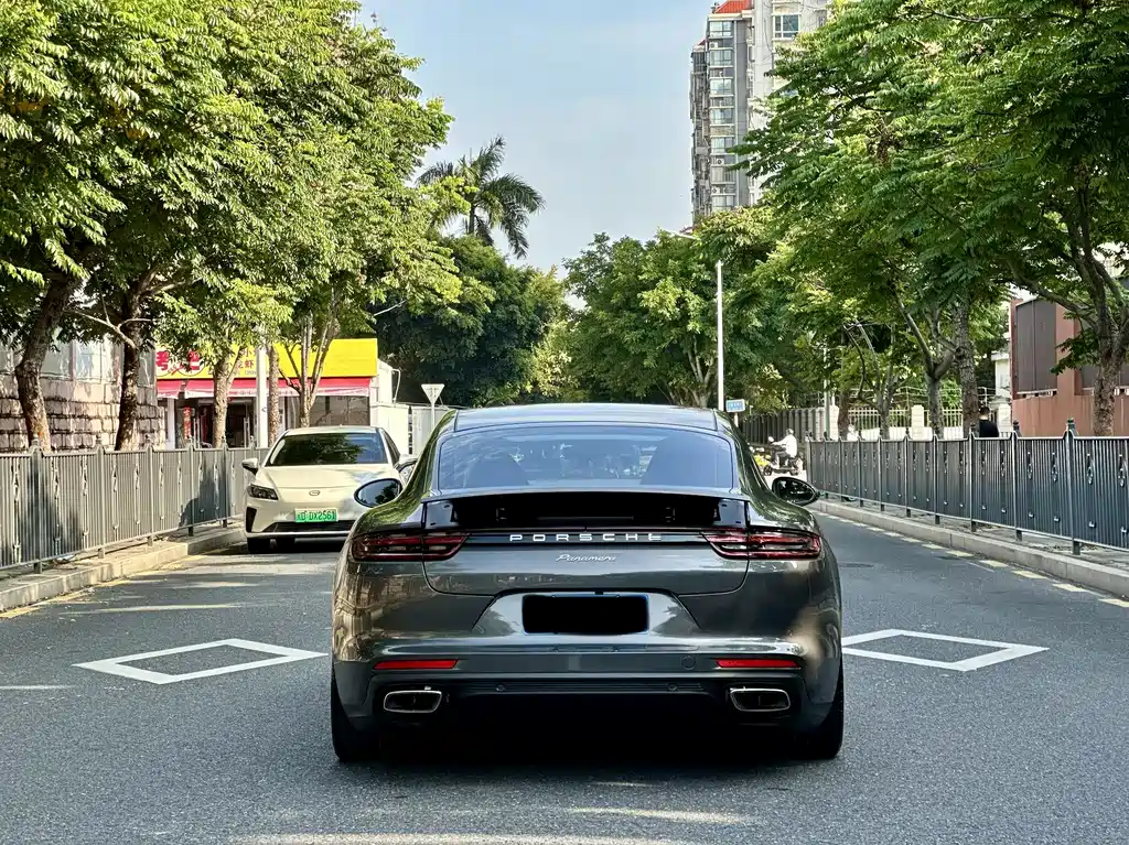 Porsche Panamera 2017 — фото 8