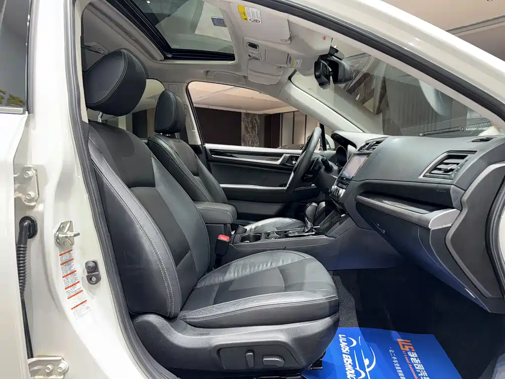 Subaru Legacy 2018 — фото 17