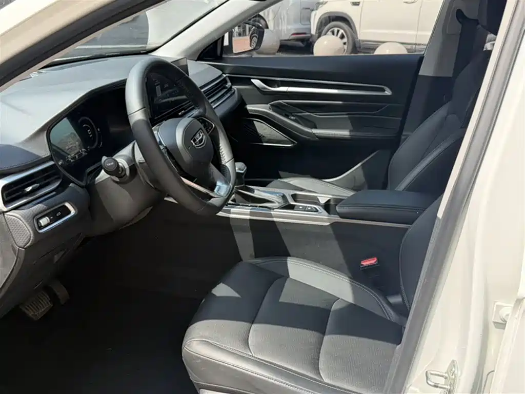 Geely Emgrand 2022 — фото 13