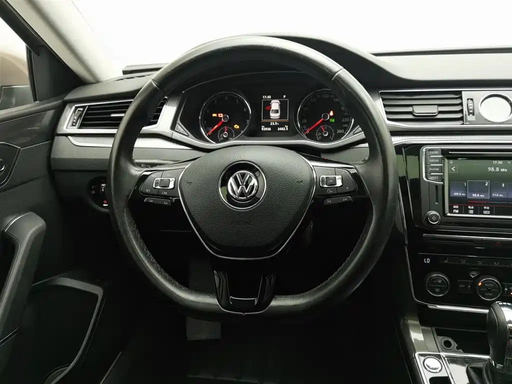 Volkswagen Passat 2017 — фото 11