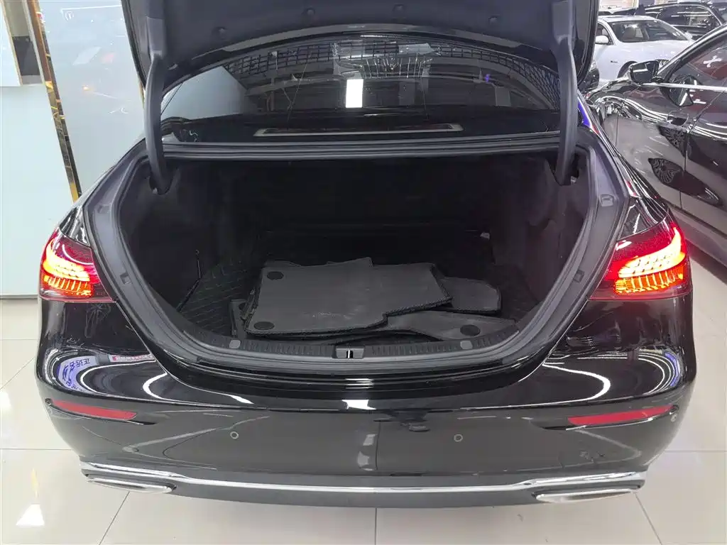 Mercedes-Benz E-Class 2023 — фото 19