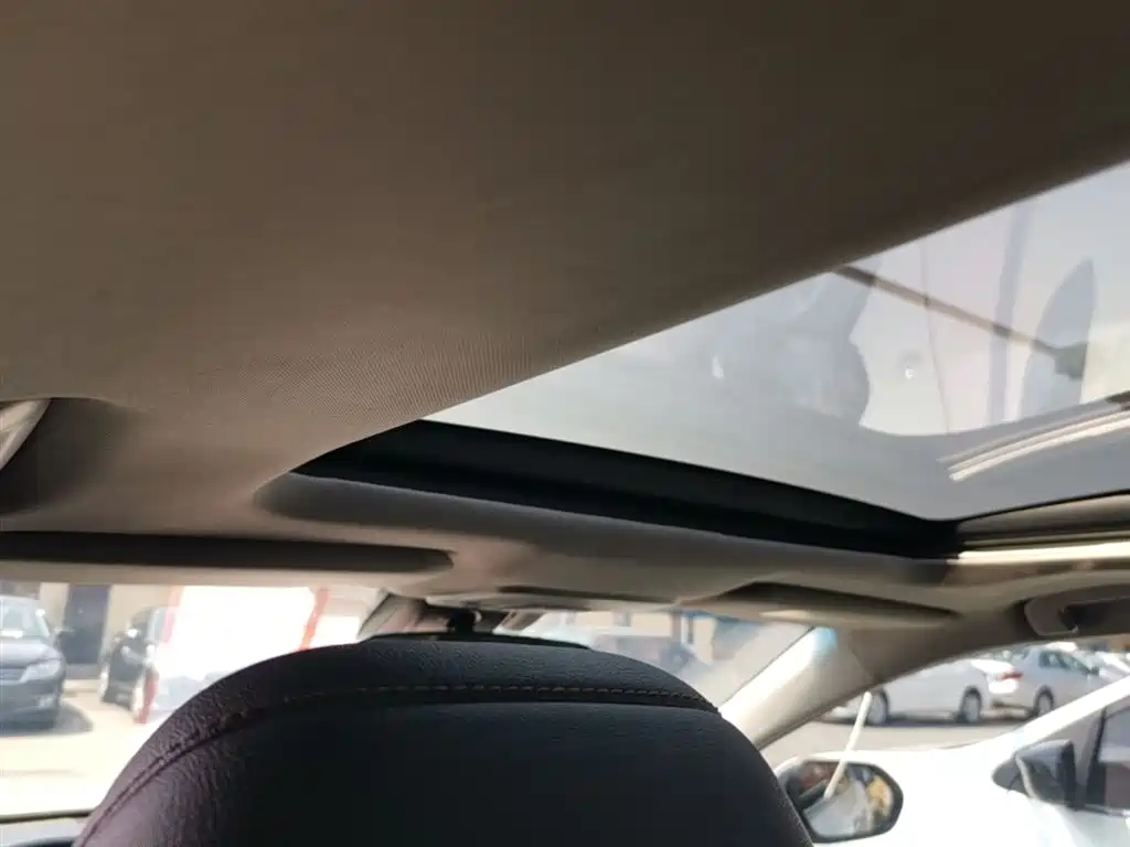 Toyota Camry 2019 — фото 17