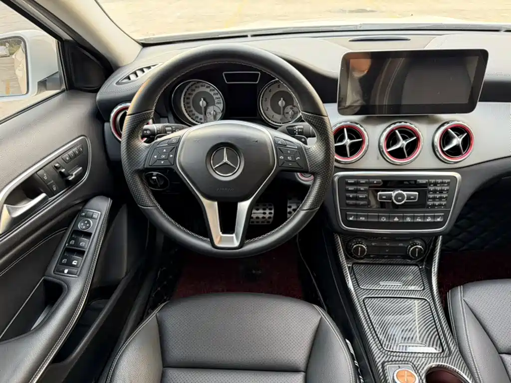 Mercedes-Benz GLA 2015 — фото 18