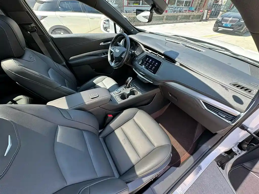 Cadillac XT4 2021 — фото 11