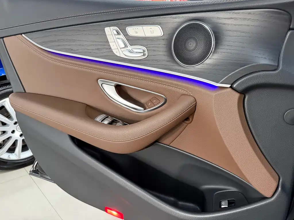 Mercedes-Benz E-Class 2023 — фото 22