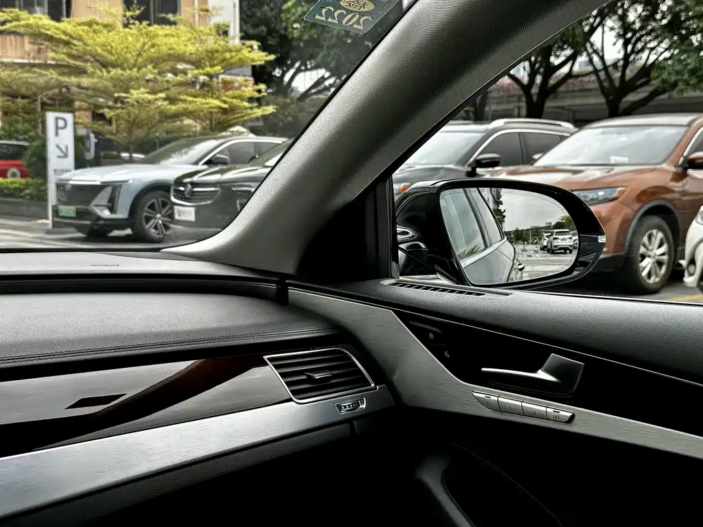 Audi A8 2016 — фото 21
