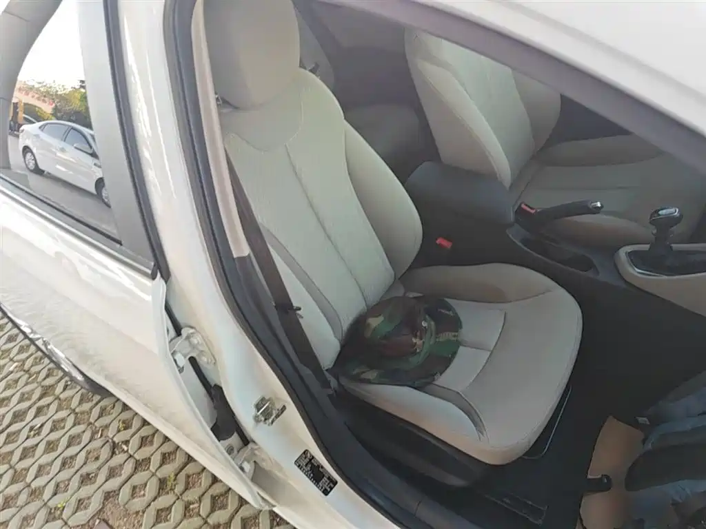 Buick Excelle 2015 — фото 25