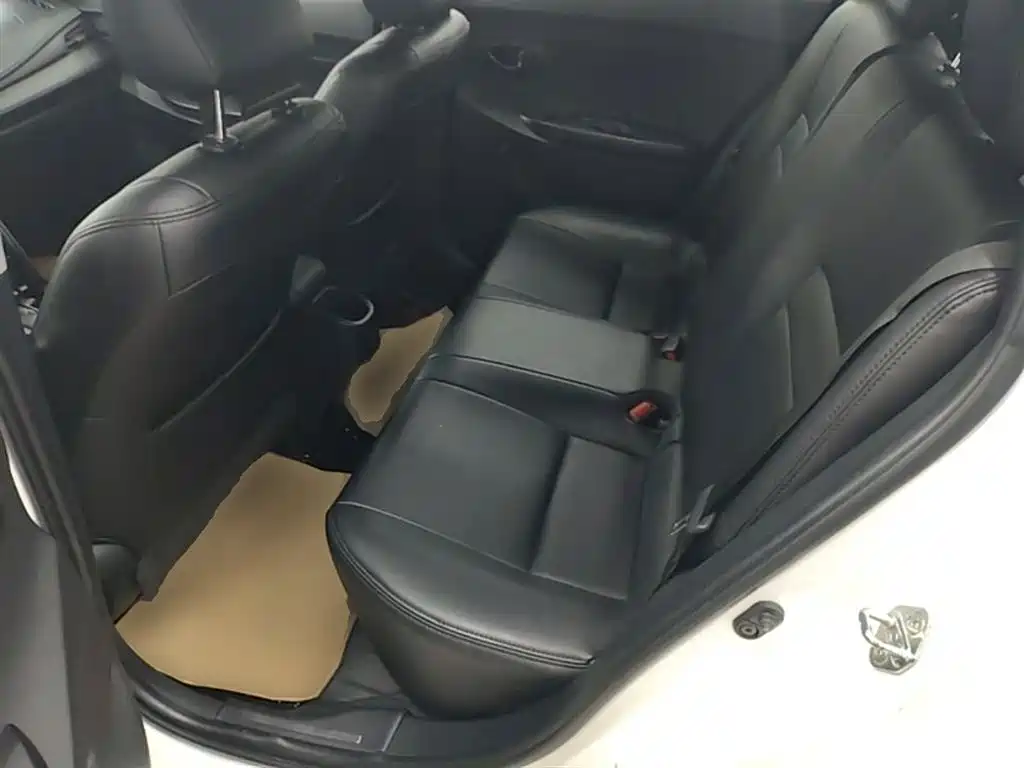 Toyota Yaris L 2021 — фото 17