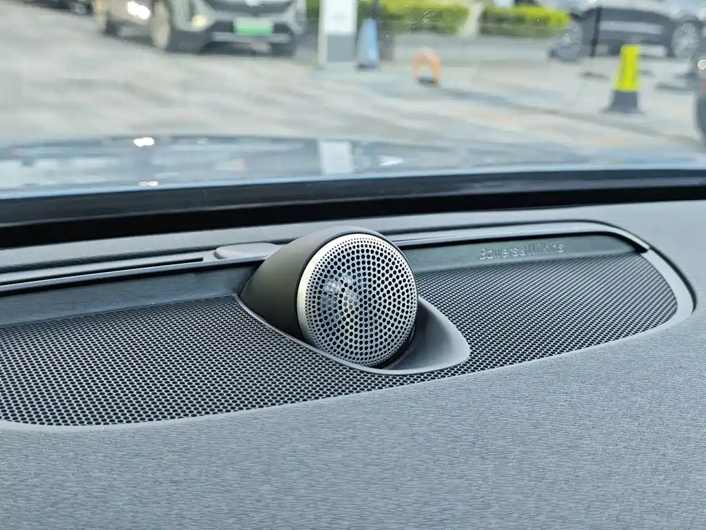 Volvo S90 2018 — фото 19