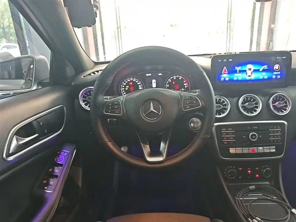 Mercedes-Benz A-Class 2017 — фото 11