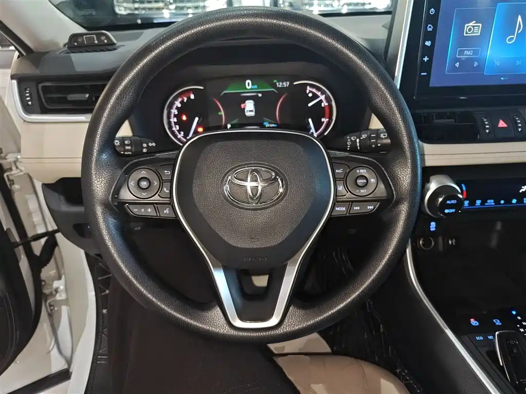 Toyota RAV4 2020 — фото 11