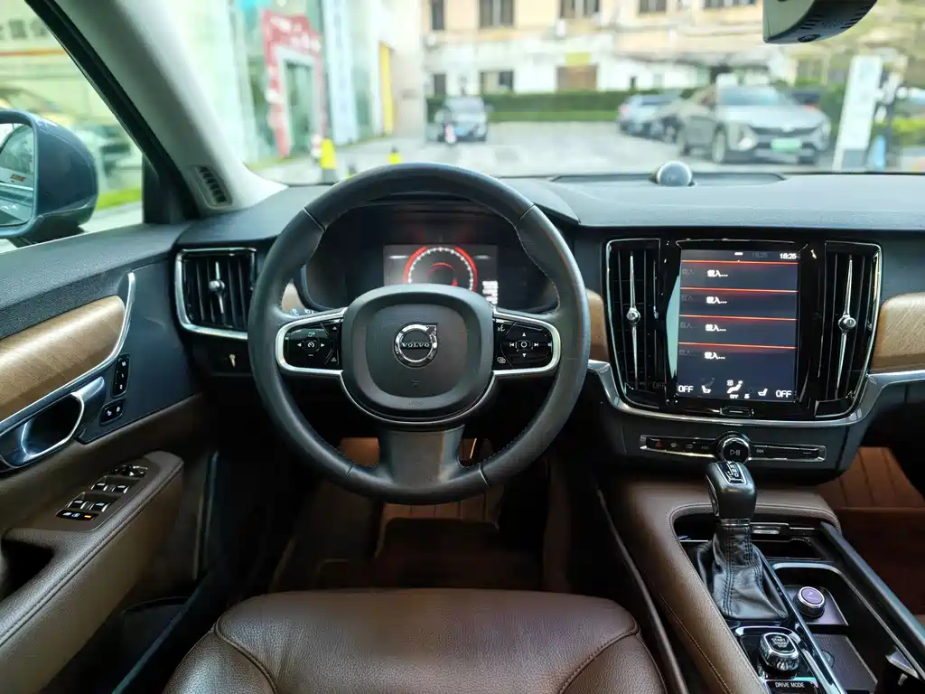 Volvo S90 2018 — фото 15