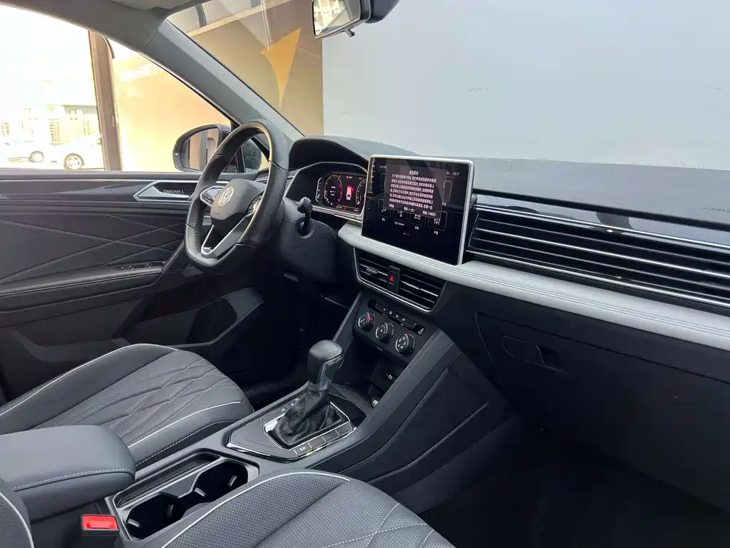 Volkswagen Tiguan L 2023 — фото 13