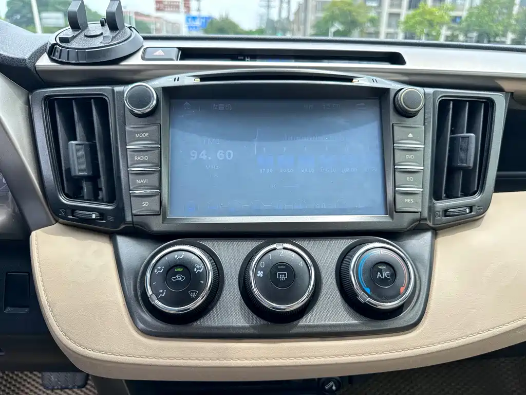 Toyota RAV4 2015 — фото 14