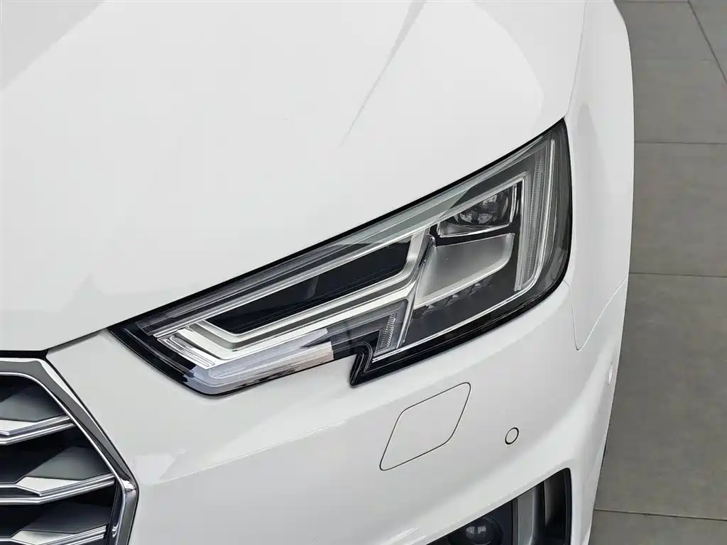 Audi A4L 2019 — фото 7