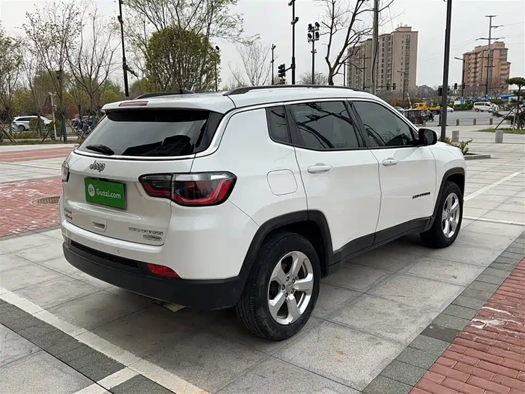 Jeep Compass 2018 — фото 13