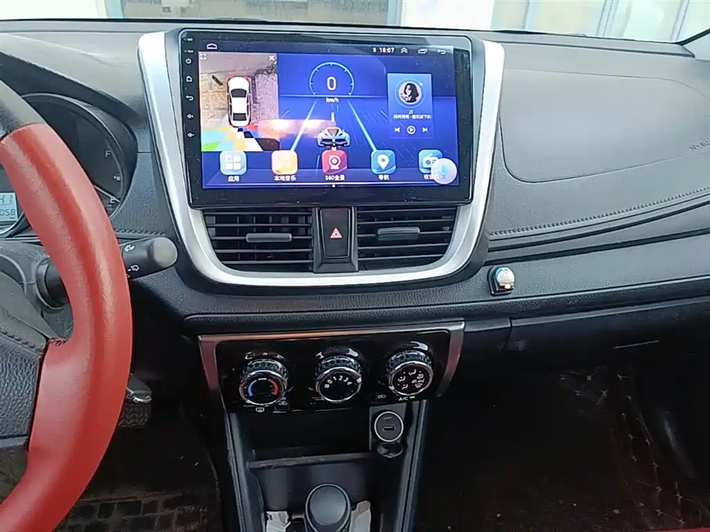 Toyota Yaris L 2021 — фото 13