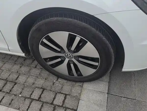 Volkswagen Golf Pure Electric 2021
