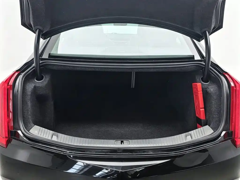 Cadillac XTS 2017 — фото 16