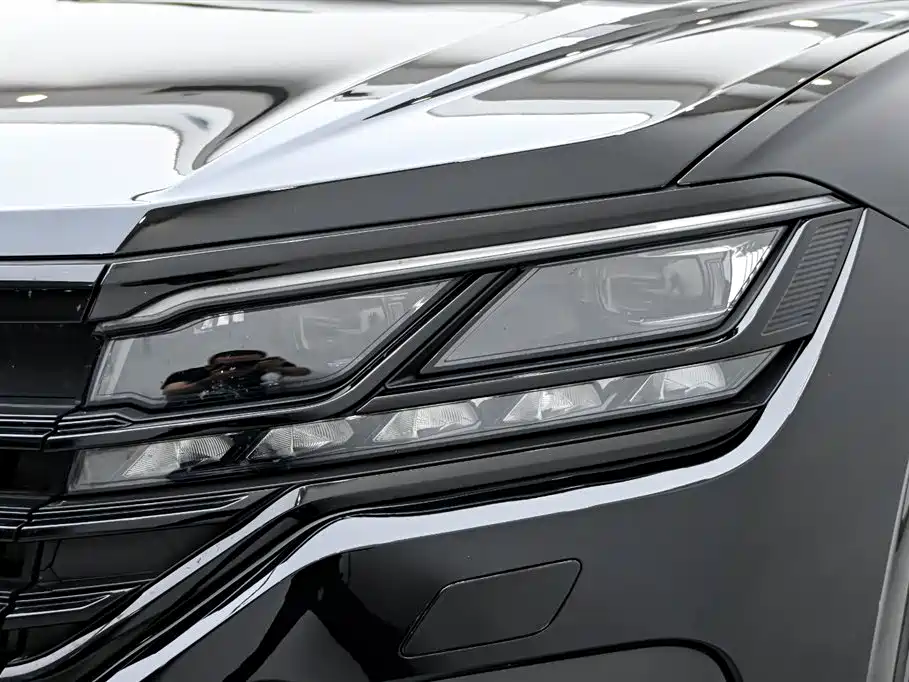 Volkswagen Touareg 2022 — фото 10