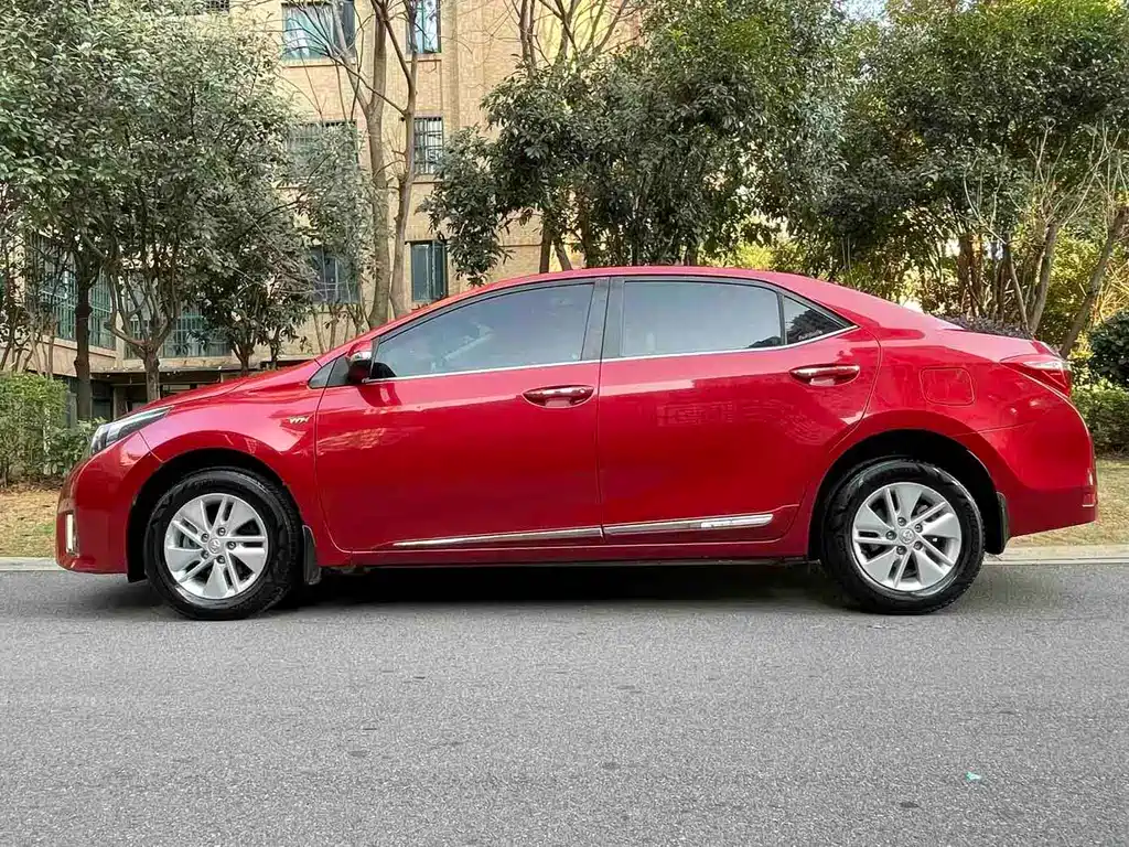 Toyota Corolla 2017 — фото 3