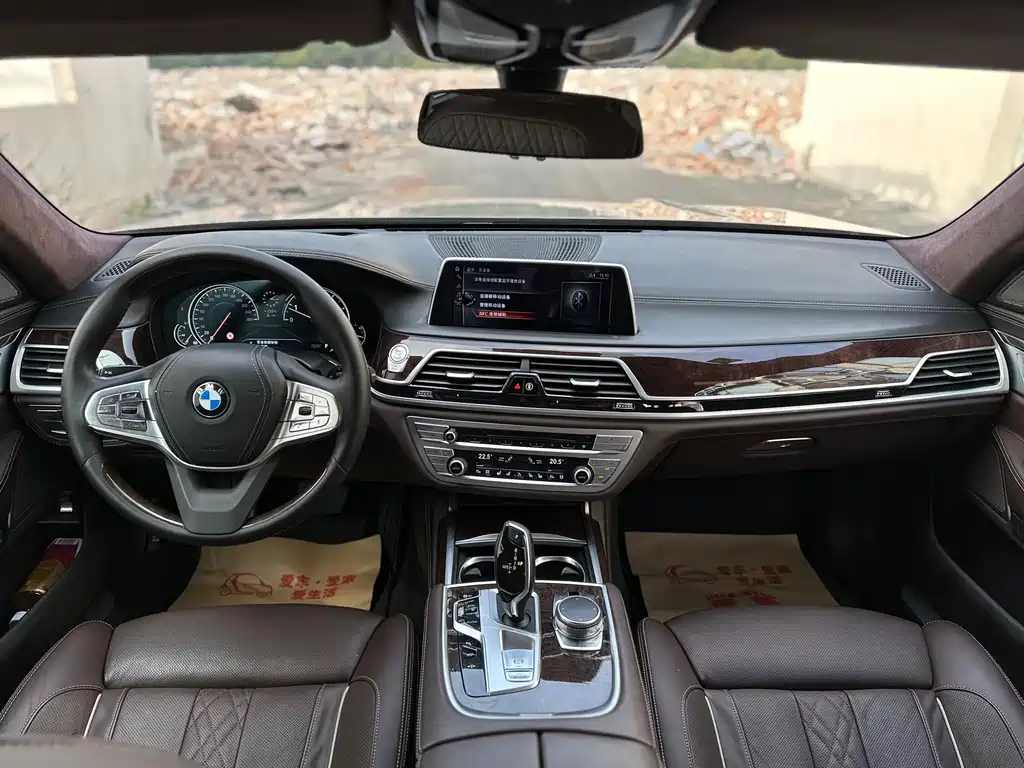BMW 7 Series 2018 — фото 12