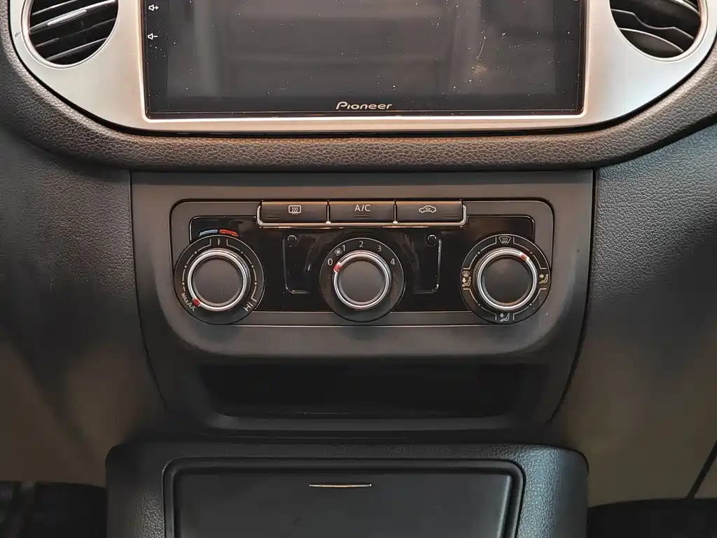 Volkswagen Tiguan 2014 — фото 16