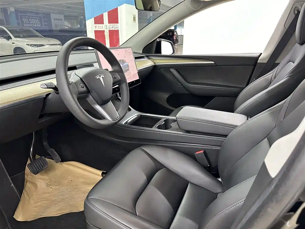 Tesla Model Y 2023 — фото 10
