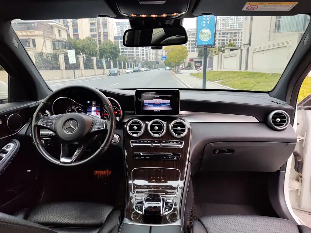 Mercedes-Benz GLC 2018 — фото 17