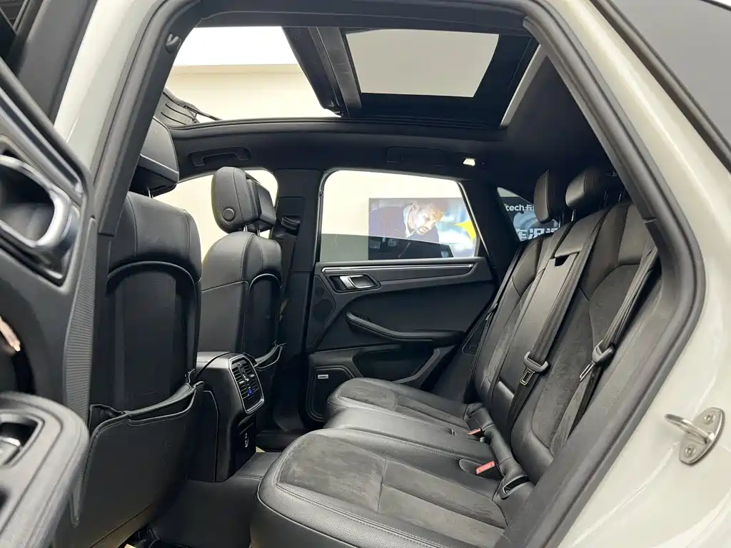 Porsche Macan 2020 — фото 29