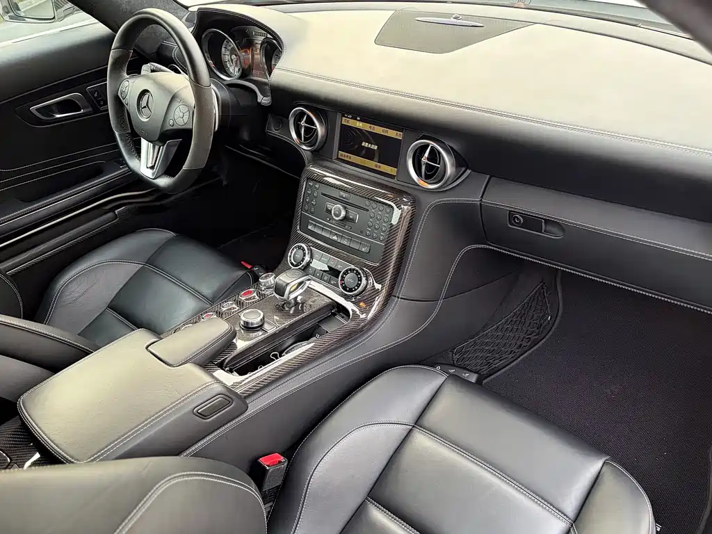 Mercedes-Benz SLS AMG 2019 — фото 14