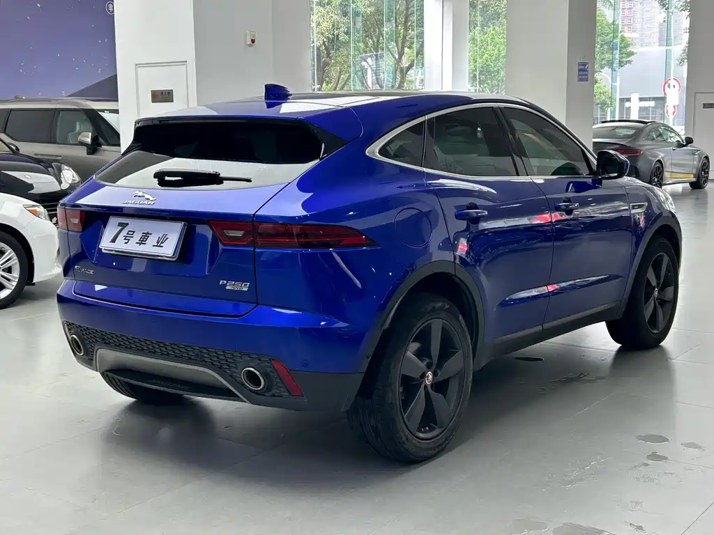 Jaguar E-PACE 2021 — фото 15