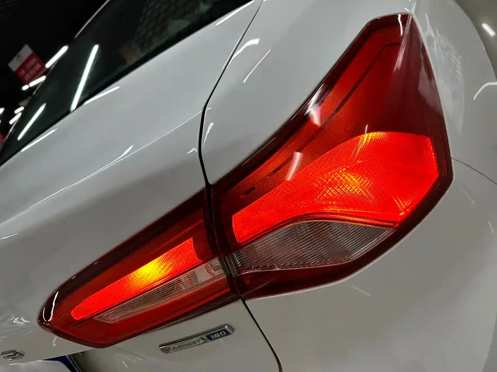 Ford Focus 2019 — фото 13