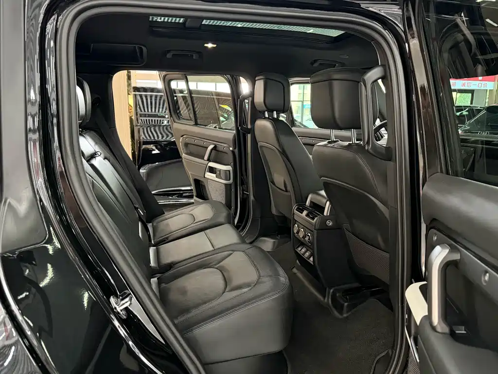 Land Rover Defender 2024 — фото 11