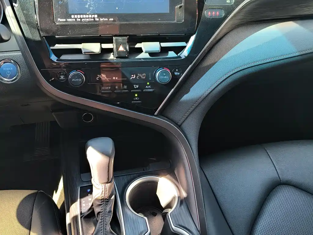Toyota Camry 2023 — фото 8
