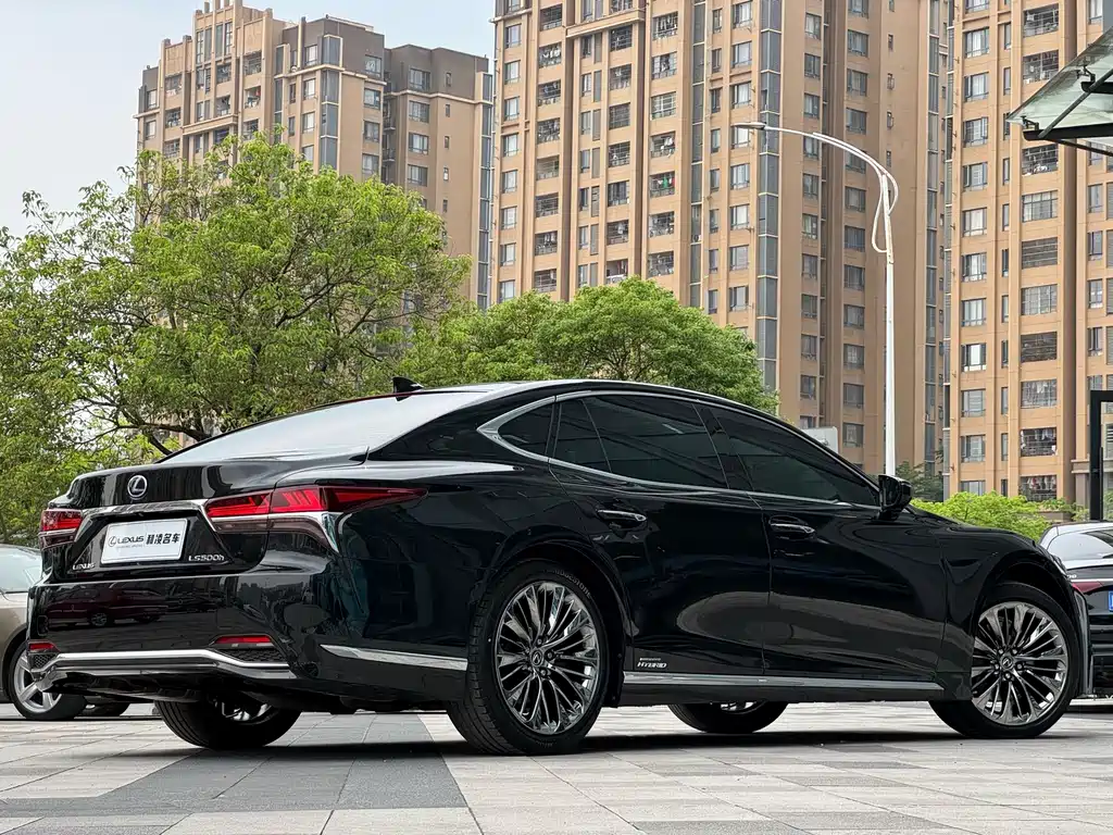 Lexus LS 2019 — фото 11