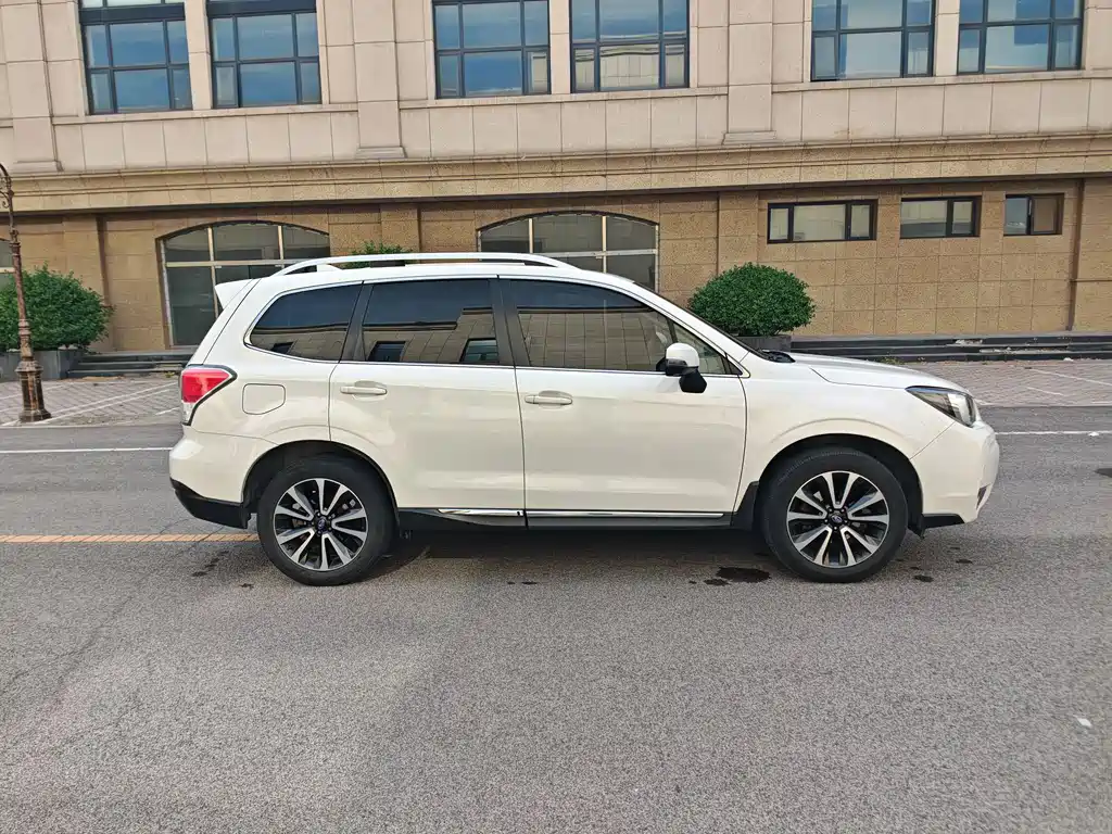 Subaru Forester 2017 — фото 4