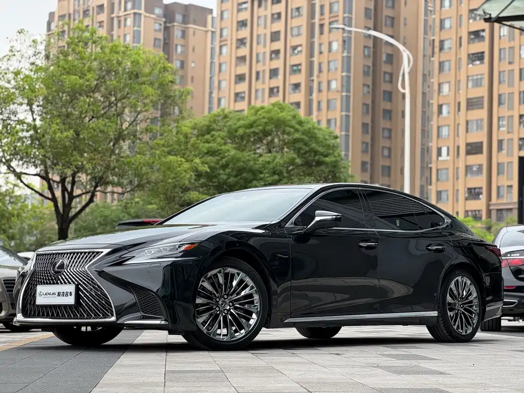 Lexus LS 2019 — фото 1