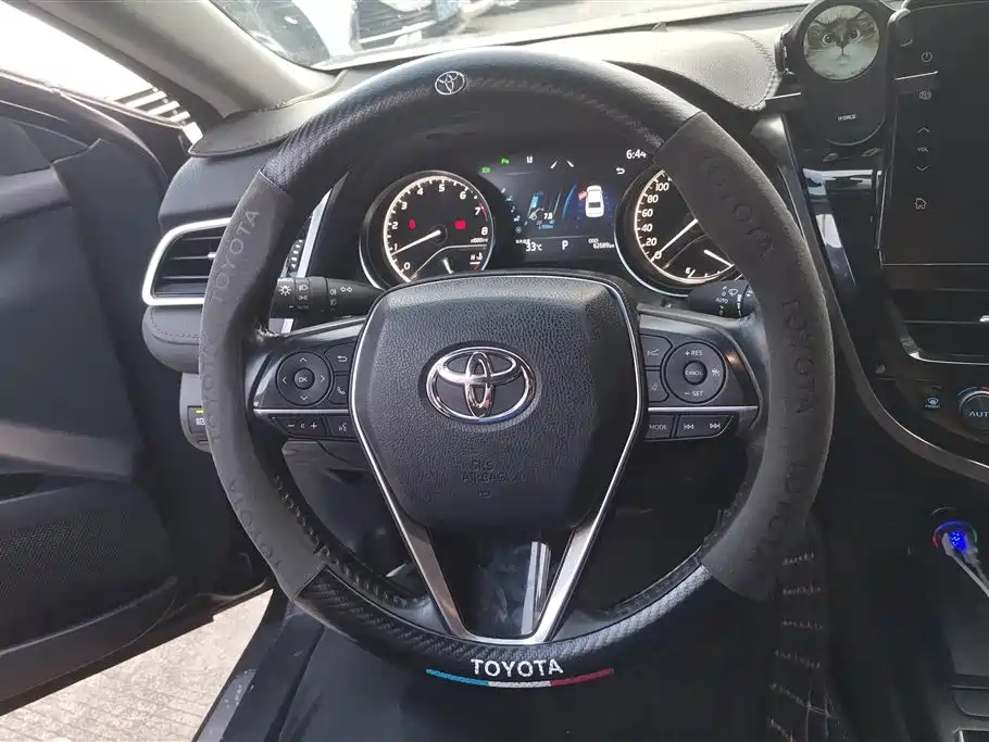 Toyota Camry 2023 — фото 15
