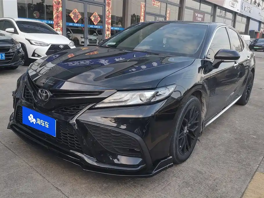 Toyota Camry 2023 — фото 1