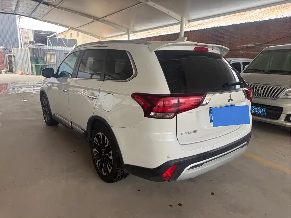 Mitsubishi Outlander 2019 — фото 7