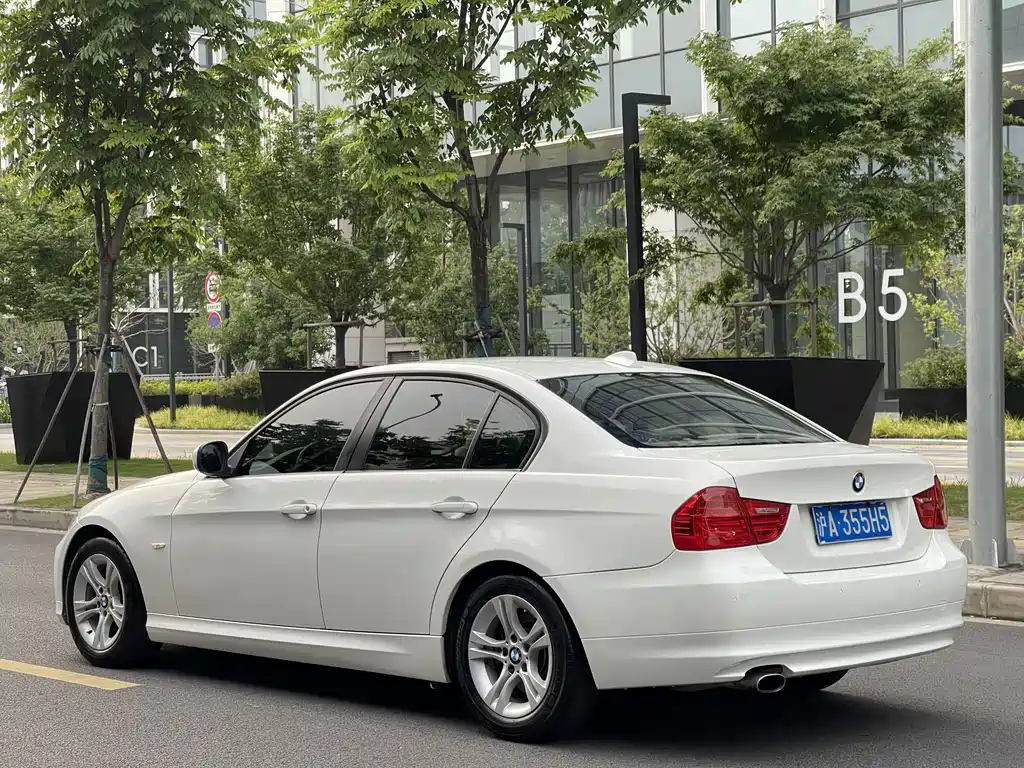 BMW 3 Series 2010 — фото 5
