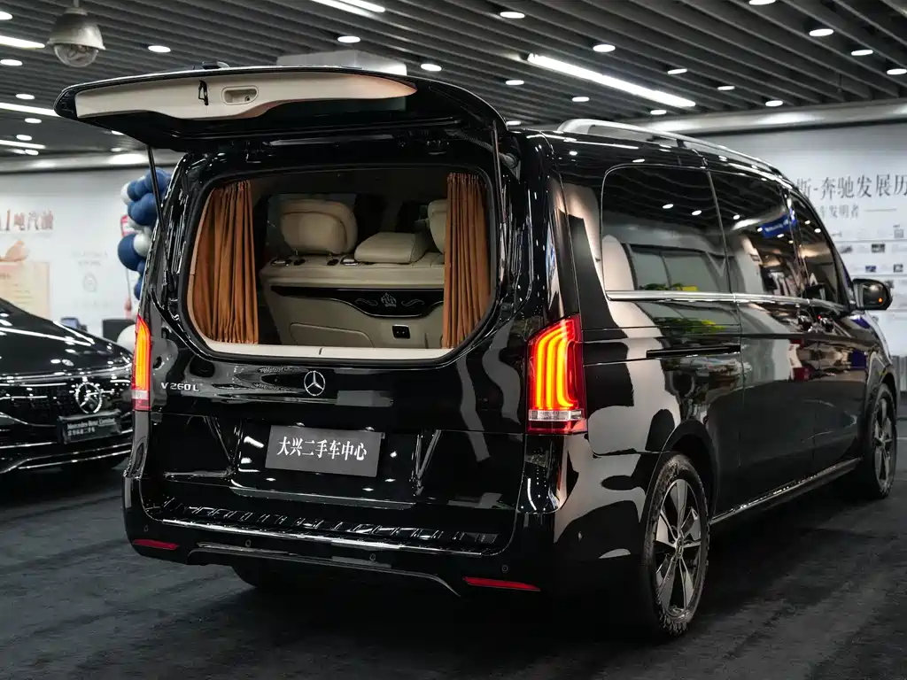 Mercedes-Benz V-Class 2021 — фото 10