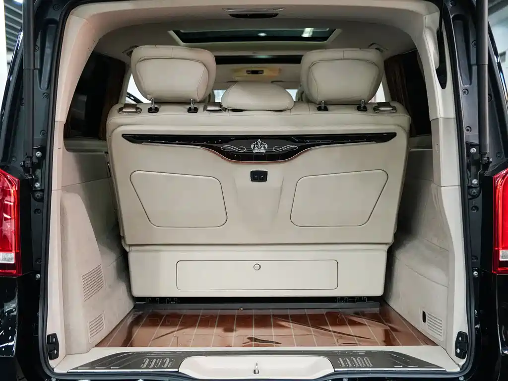 Mercedes-Benz V-Class 2021 — фото 25