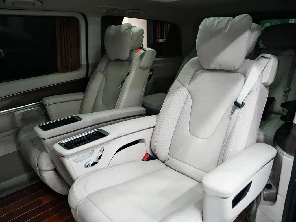 Mercedes-Benz V-Class 2021 — фото 19