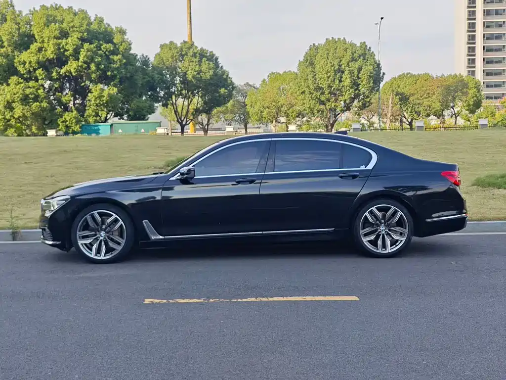 BMW 7 Series 2017 — фото 3