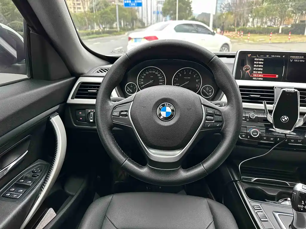 BMW 3 Series GT 2017 — фото 11