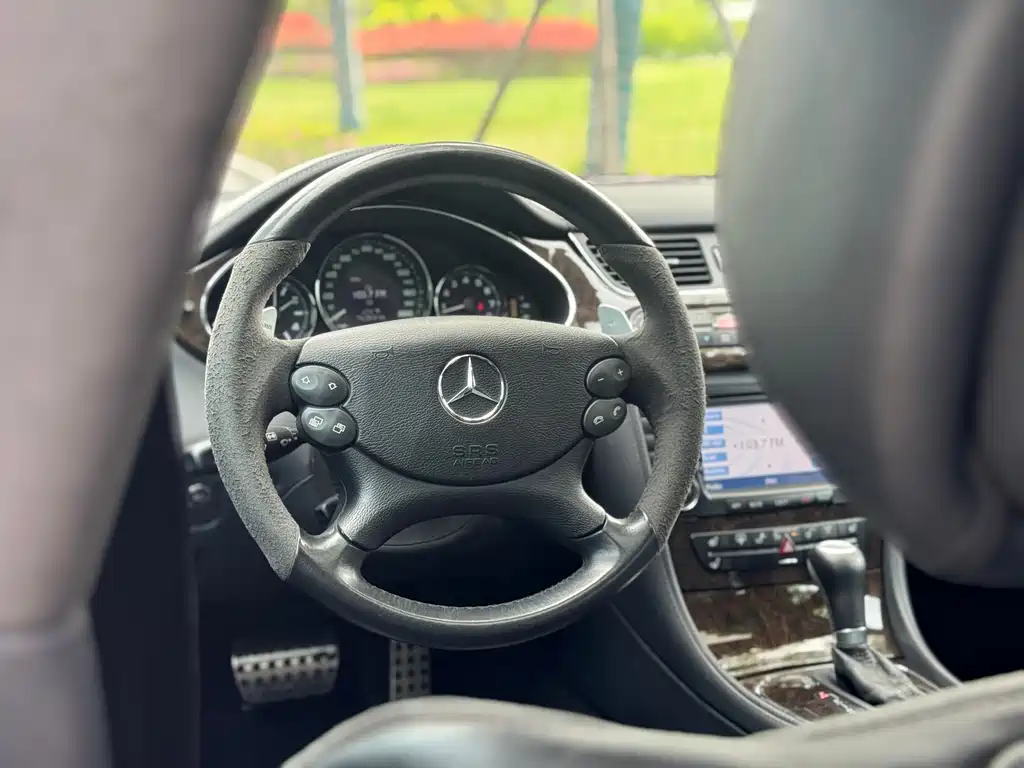 Mercedes-Benz CLS AMG 2010 — фото 12